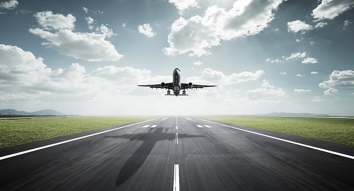 Flygplan som lyfter