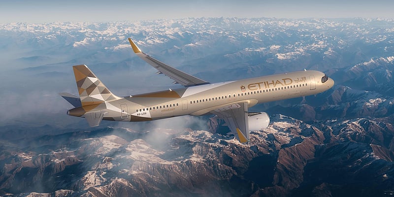 Bild tagen i luften på ett Etihad Airways-flygplan.