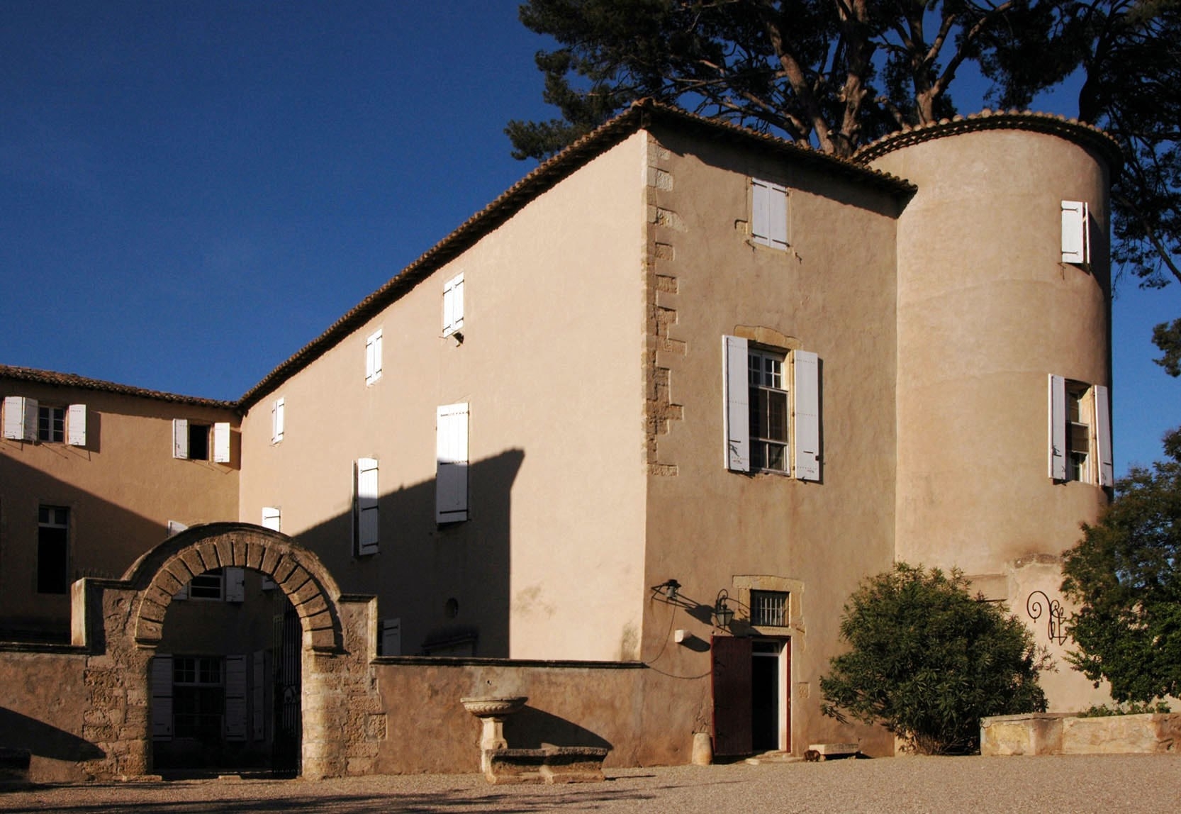Lézignan la Cèbe, castle