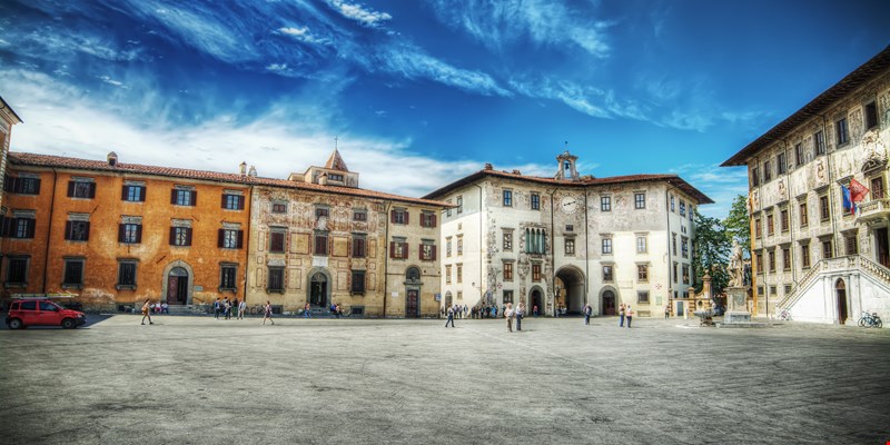 Palazzo della Carovana, Piazza dei Cavalieri