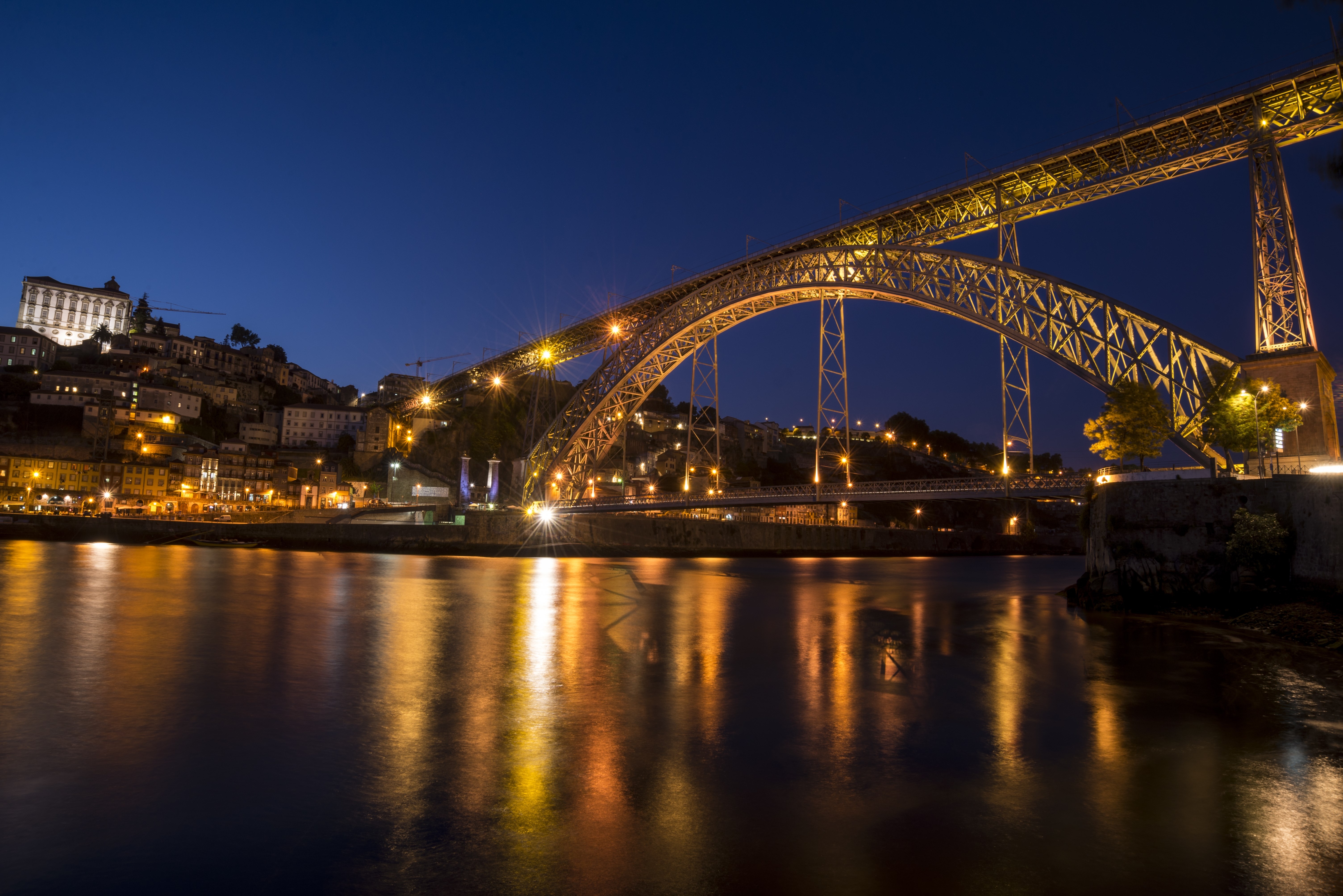 Dom Luis I Bridge linking Porto city centre to Gaia