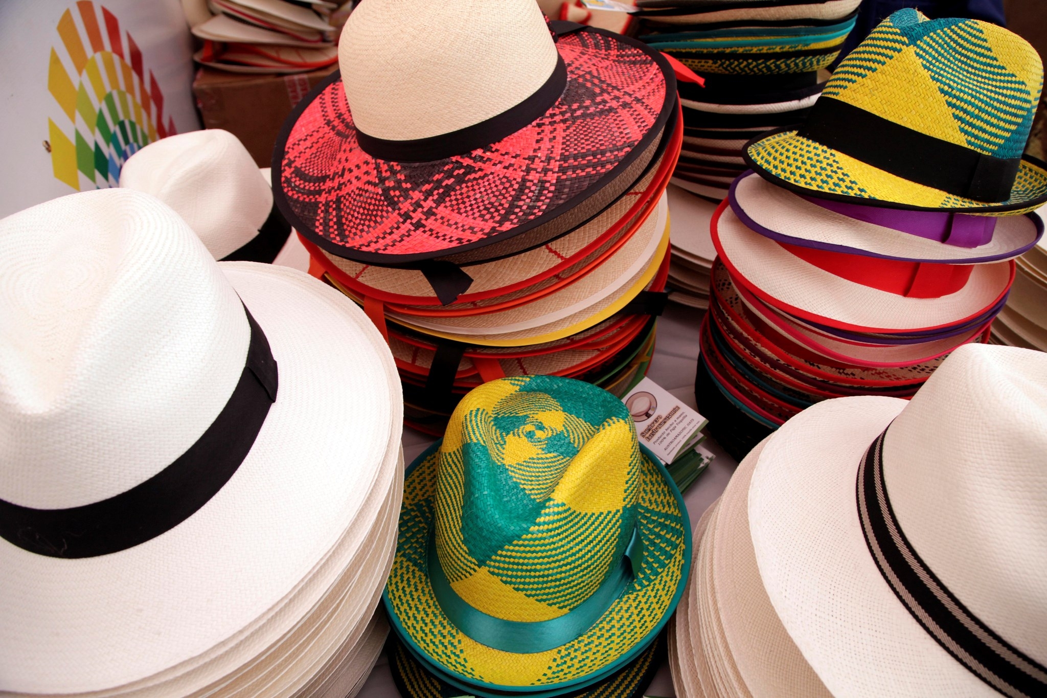 Tejido tradicional del sombreo de paja toquilla