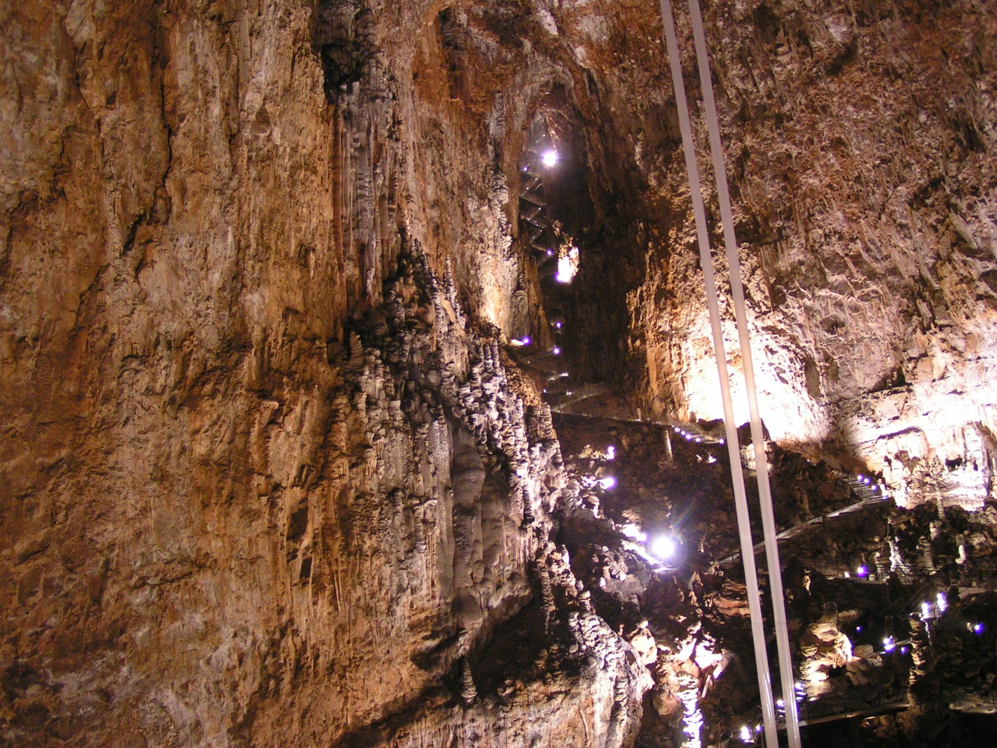 Scalinata di accesso alla grotta gigante