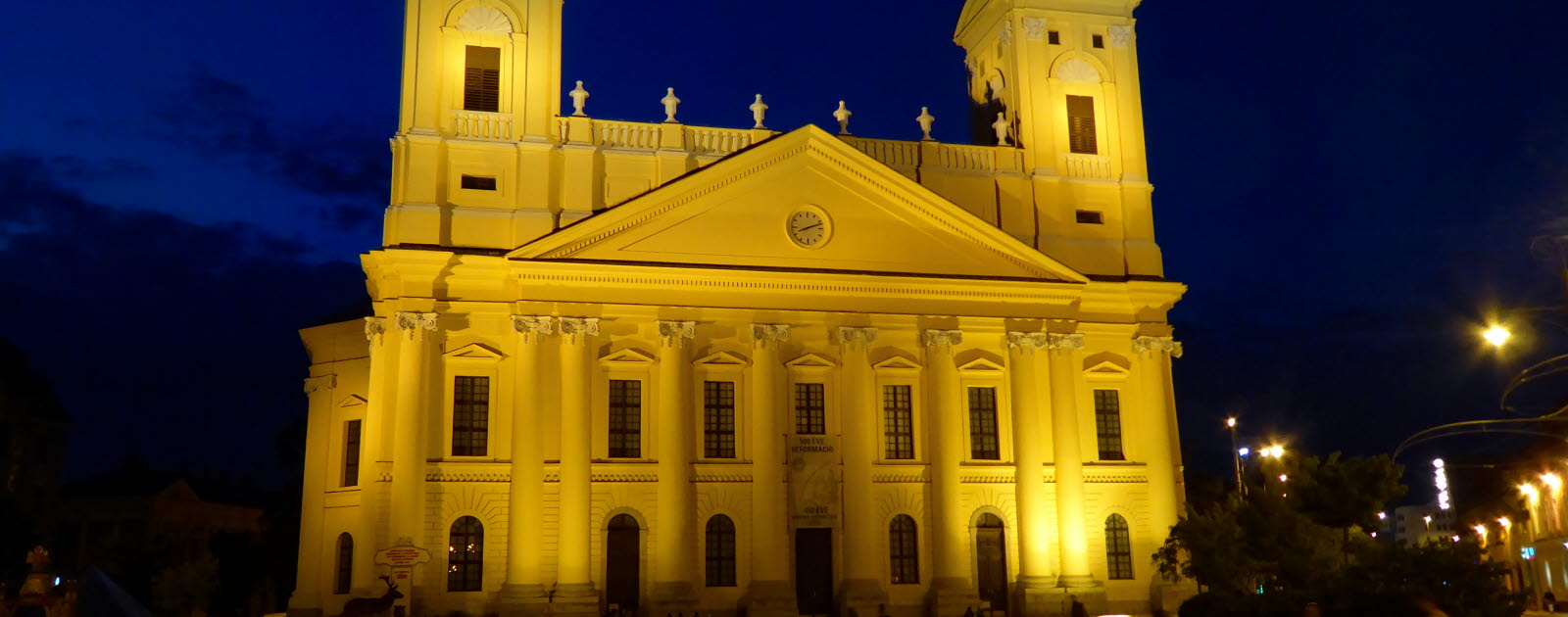 Storkyrkan på Kossuth-torget Storkyrkan på Kossuth-torget