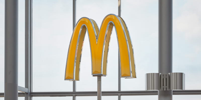 McDonalds Arlanda M-skylt stor McDonalds Arlanda M-skylt stor