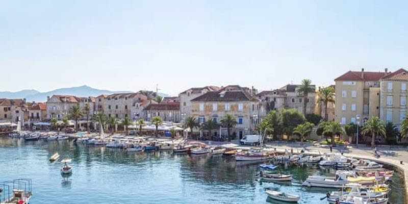 Hamnen i Supetar på ön Brac utanför Split. Hamnen i Supetar på ön Brac utanför Split.
