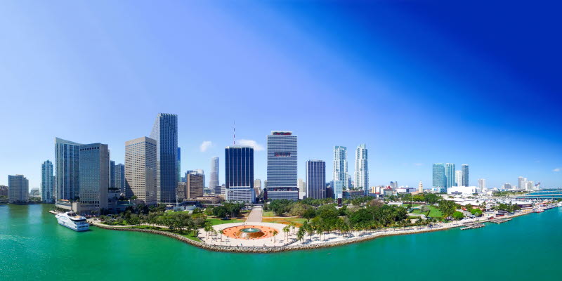 Miami med skyskrapor och vatten Miami med skyskrapor och vatten