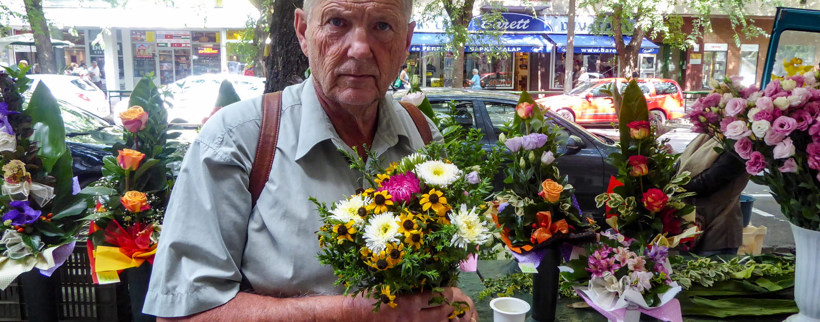 Debrecen var fullt av blommor, här Carl-Åke med en vacker bukett Debrecen var fullt av blommor, här Carl-Åke med en vacker bukett