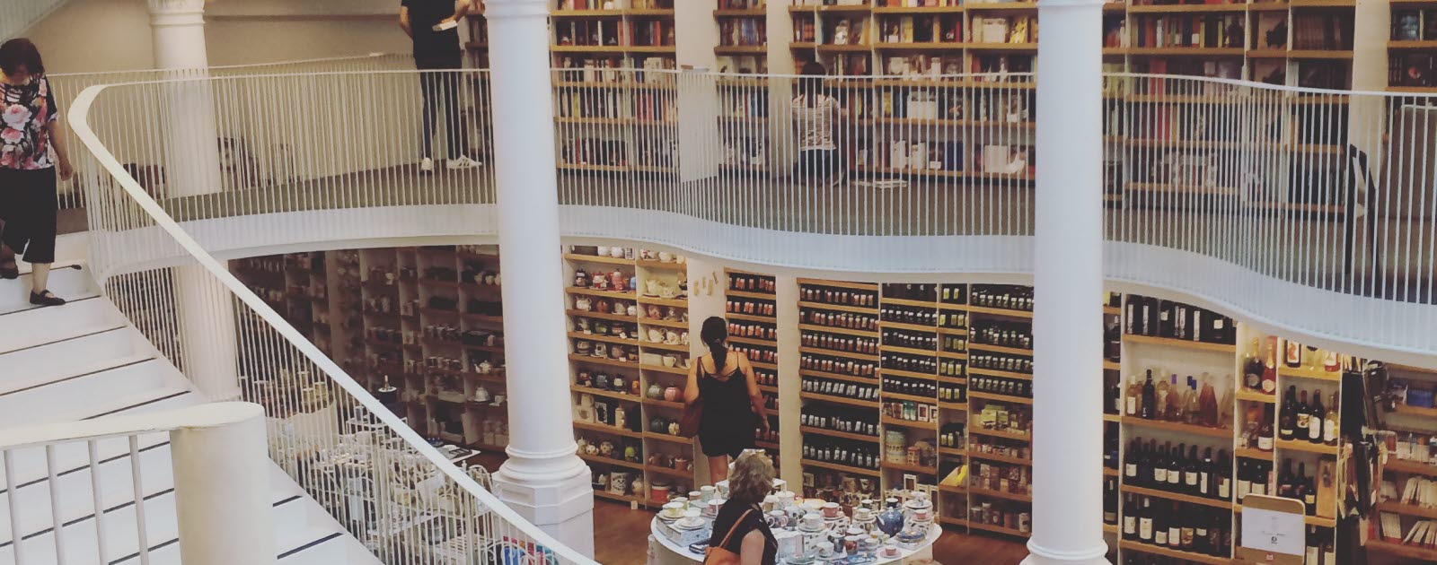 Bokhandel i ståtlig byggnad Bokhandel i ståtlig byggnad