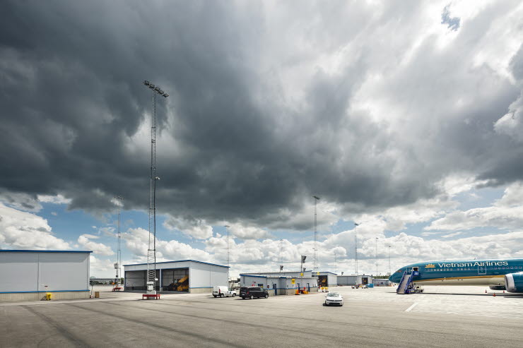 Ramp E med mörka moln på himlen Ramp E med mörka moln på himlen