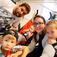 Familjen Andrijevic är vana resenärer, här redo att upptäcka ett nytt resmål - Poznan! Familj med tre barn som ska ut och resa till Poznan