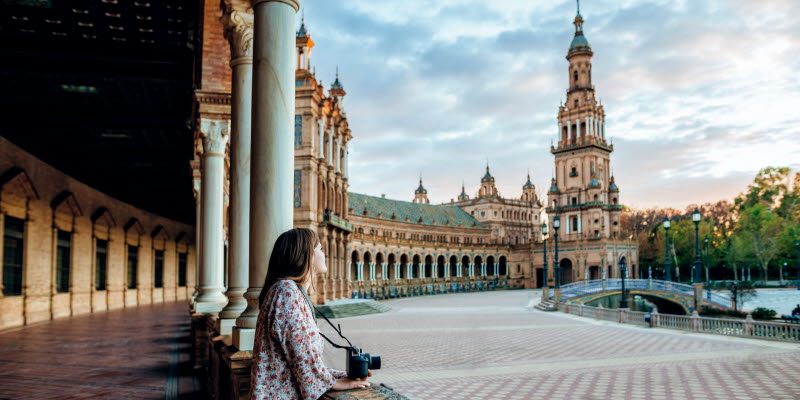 Kvinna vid torg i Sevilla Kvinna vid torg i Sevilla