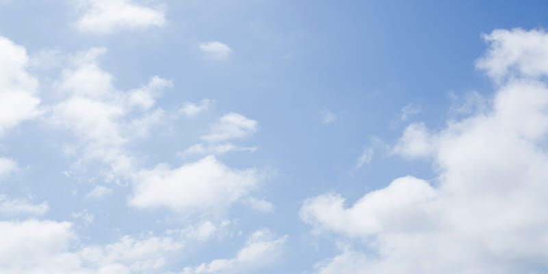 Blå himmel med moln Blå himmel med moln