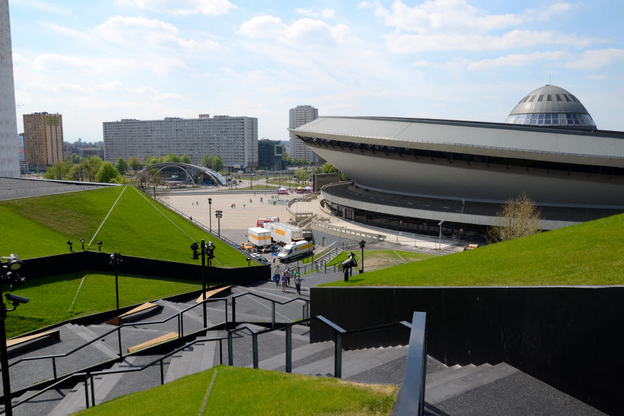 Spodek - ett mångsidigt arenakomplex i Katowice, Polen. Spodek - ett mångsidigt arenakomplex i Katowice, Polen.