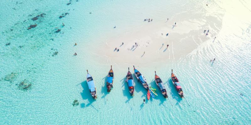Strand och turkosblått vatten i Krabi Strand och turkosblått vatten i Krabi